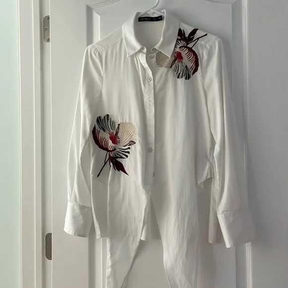 White Karen Millen Floral Embroidered tie front blouse, size 4 - Picture 2 of 4